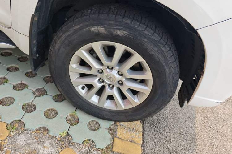 Used Toyota Prado 2014 4.0L Automatic VX NAVI Right Front Wheel Hub