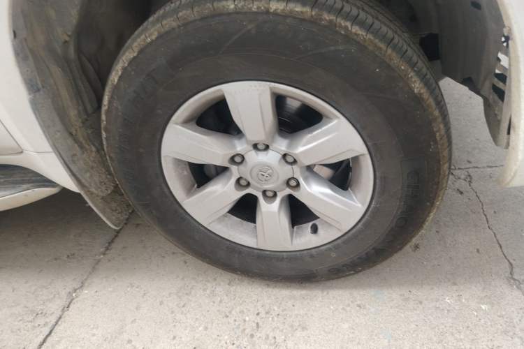 Used Toyota Prado 2014 2.7L Automatic Standard Edition Right Front Wheel Hub
