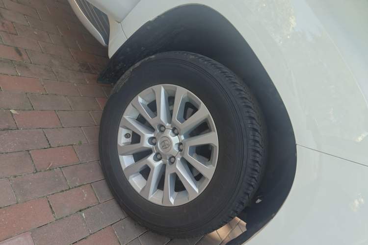 Used Toyota Prado 2014 4.0L Automatic VX NAVI Right Front Wheel Hub