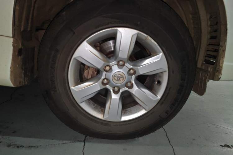 Used Toyota Prado 2014 2700 TX 7-Seater Middle East Version Right Front Wheel Hub