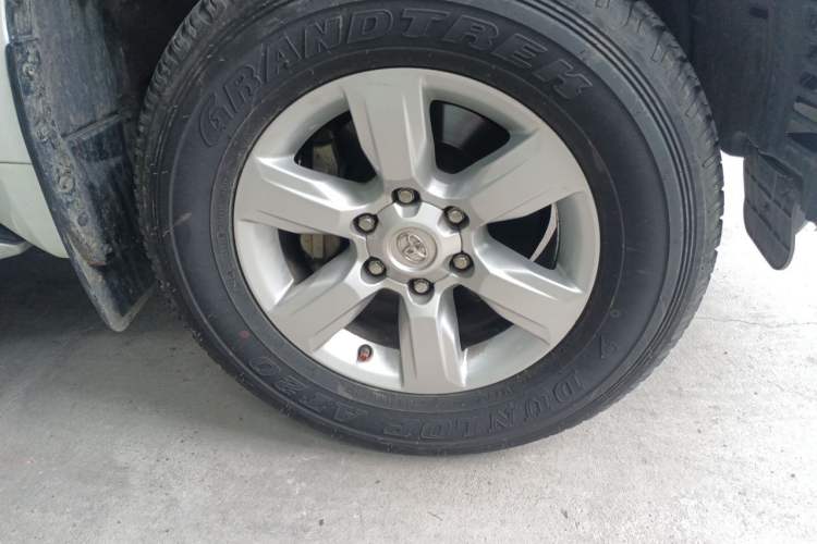 Used Toyota Prado 2014 4.0L Automatic TX-L Right Front Wheel Hub