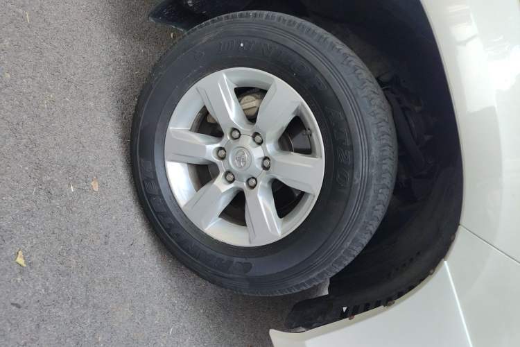 Used Toyota Prado 2014 2.7L Automatic Standard Edition Right Front Wheel Hub