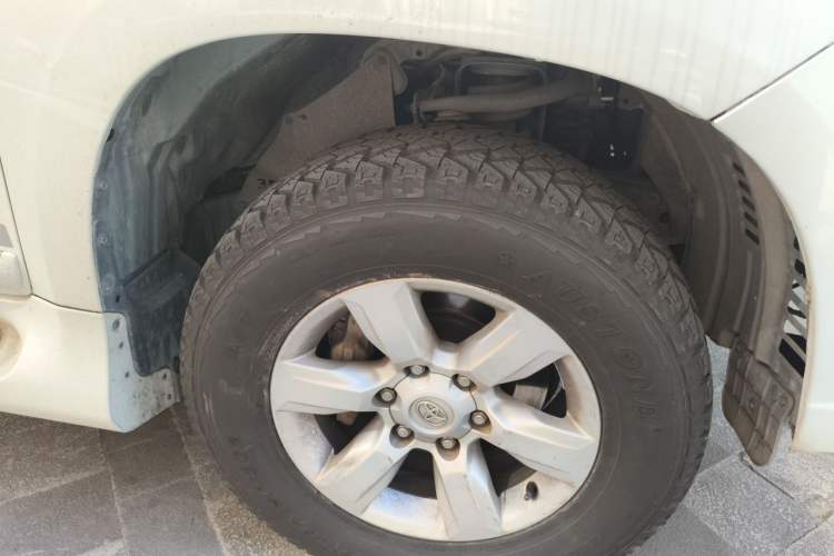 Used Toyota Prado  Right Front Wheel Hub