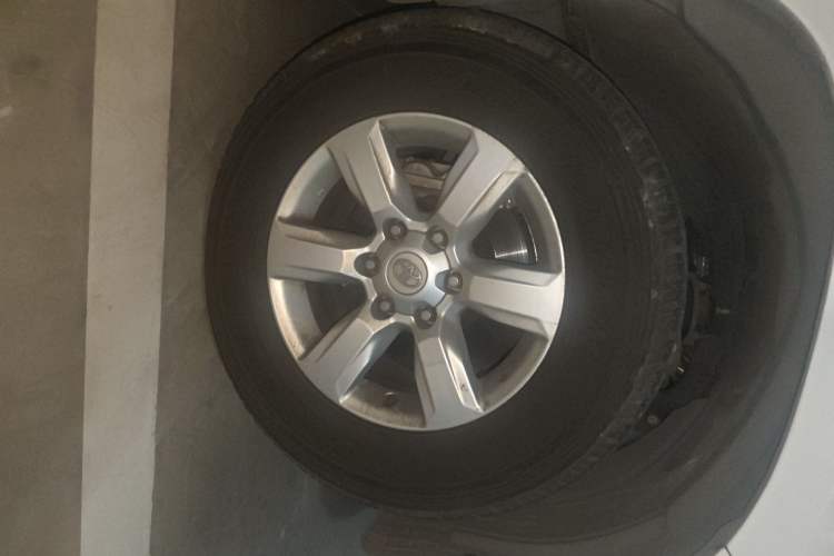 Used Toyota Prado 2014 4.0L Automatic TX-L NAVI Right Front Wheel Hub