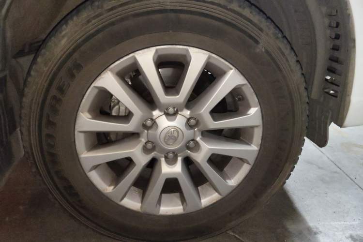 Used Toyota Prado 2014 4.0L Automatic VX NAVI Right Front Wheel Hub