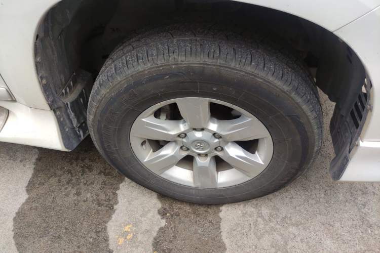 Used Toyota Prado  Right Front Wheel Hub