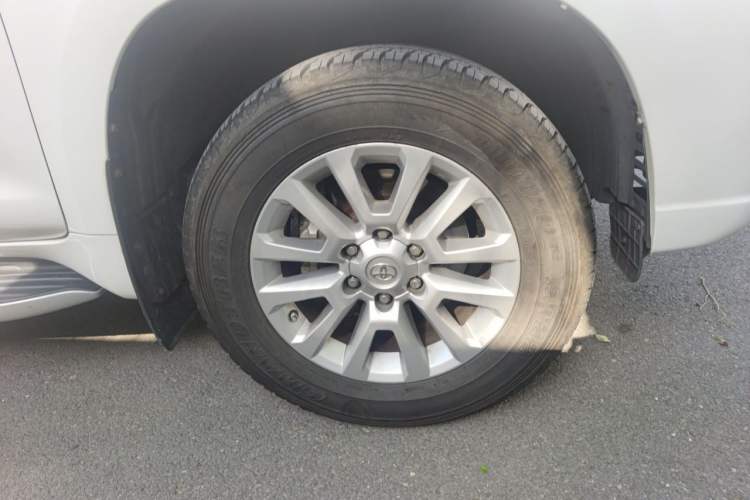 Used Toyota Prado 2014 4.0L Automatic VX NAVI Right Front Wheel Hub