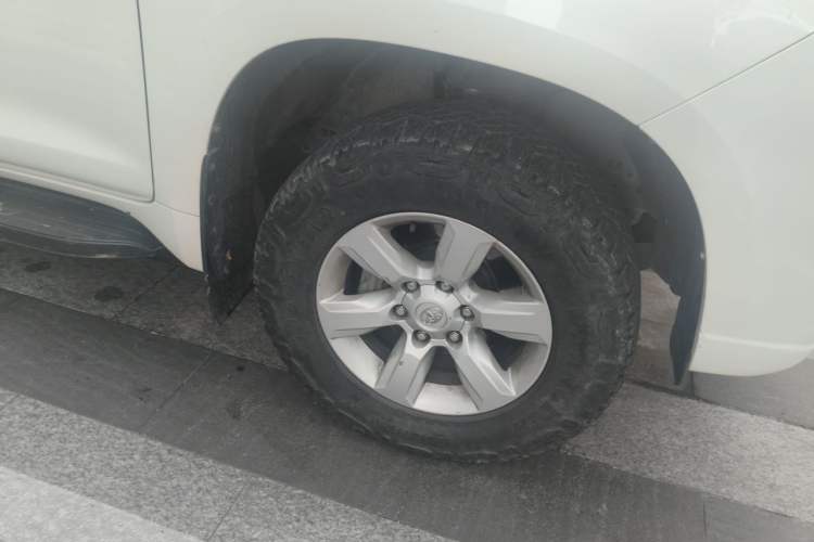 Used Toyota Prado  Right Front Wheel Hub