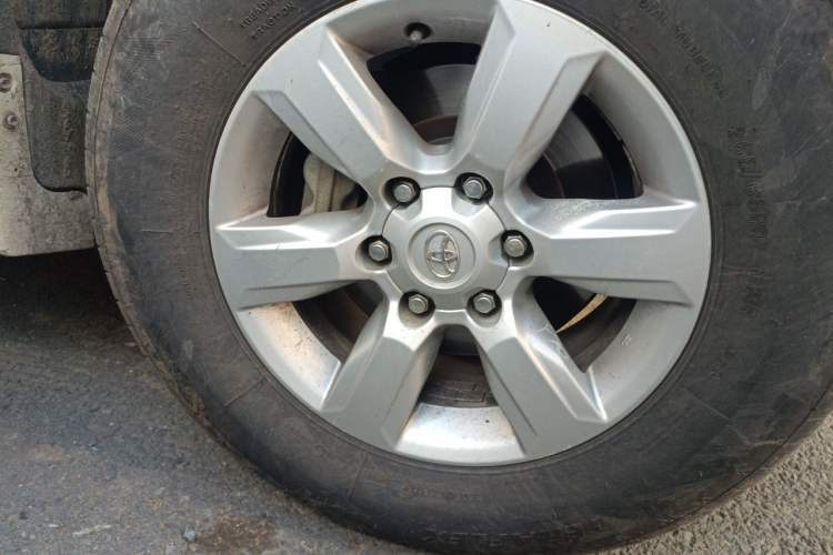 Used Toyota Prado 2014 2.7L Automatic Luxury Edition Right Front Wheel Hub