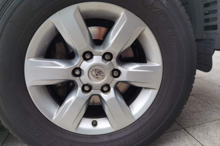 Used Toyota Prado 2014 4.0L Automatic TX-L NAVI Right Front Wheel Hub