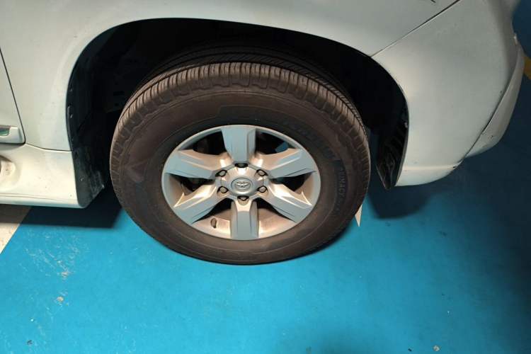 Used Toyota Prado  Right Front Wheel Hub
