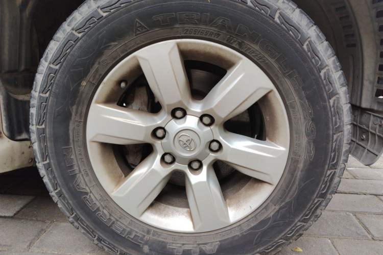 Used Toyota Prado  Right Front Wheel Hub