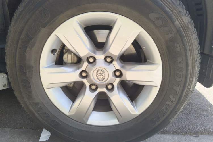 Used Toyota Prado 2014 2.7L Automatic Luxury Edition Right Front Wheel Hub