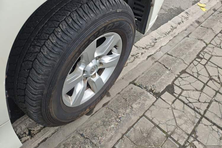 Used Toyota Prado  Right Front Wheel Hub