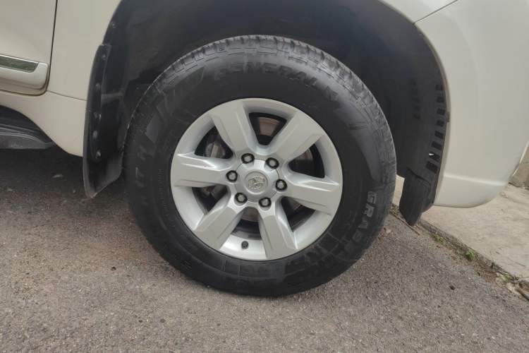 Used Toyota Prado 2014 2.7L Automatic Standard Edition Right Front Wheel Hub
