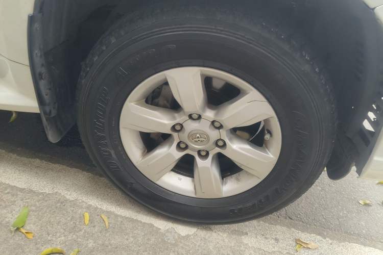 Used Toyota Prado 2014 2.7L Automatic Luxury Edition Right Front Wheel Hub