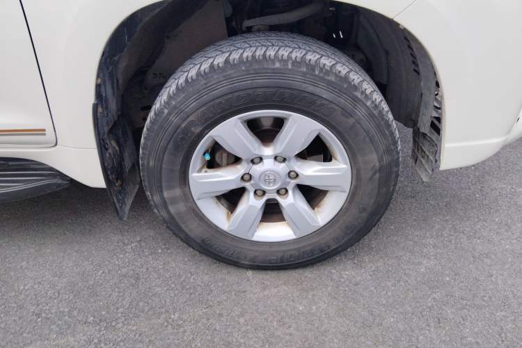 Used Toyota Prado 2014 2.7L Automatic Luxury Edition Right Front Wheel Hub