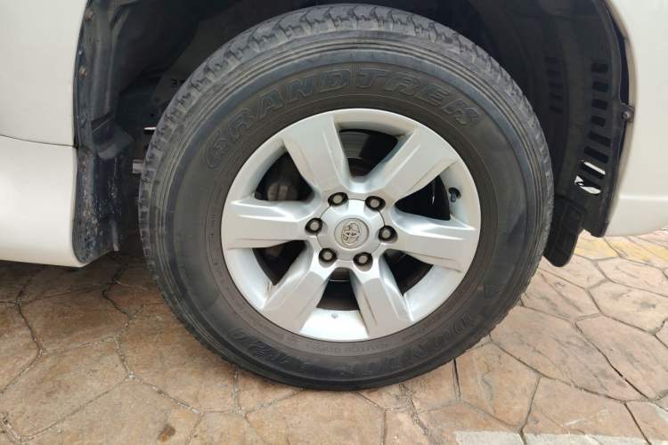 Used Toyota Prado  Right Front Wheel Hub