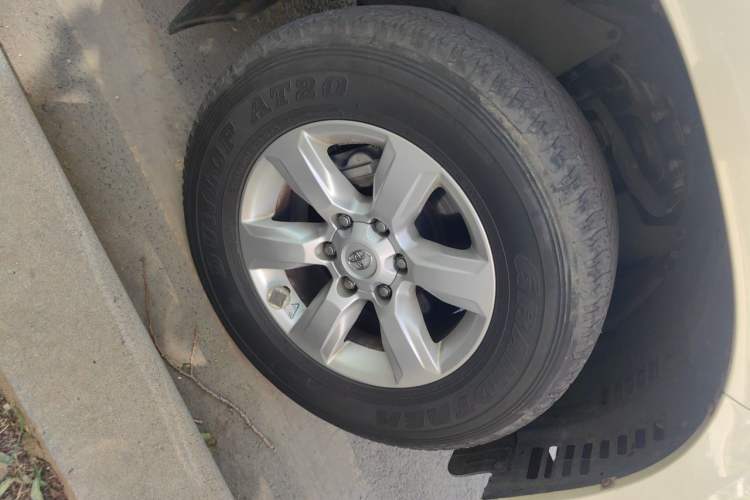 Used Toyota Prado 2014 2700 TX 7-Seater Middle East Version Right Front Wheel Hub