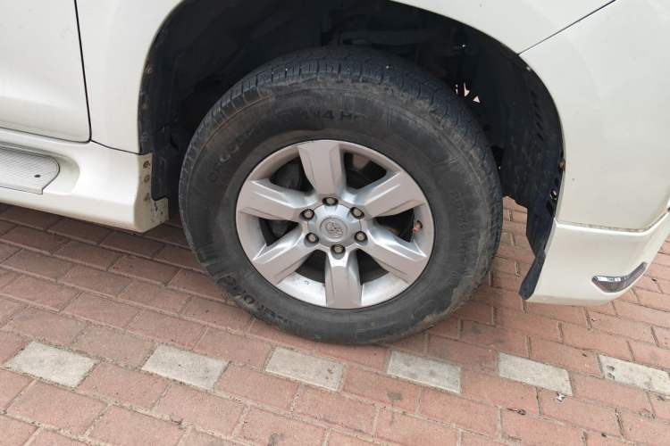 Used Toyota Prado  Right Front Wheel Hub