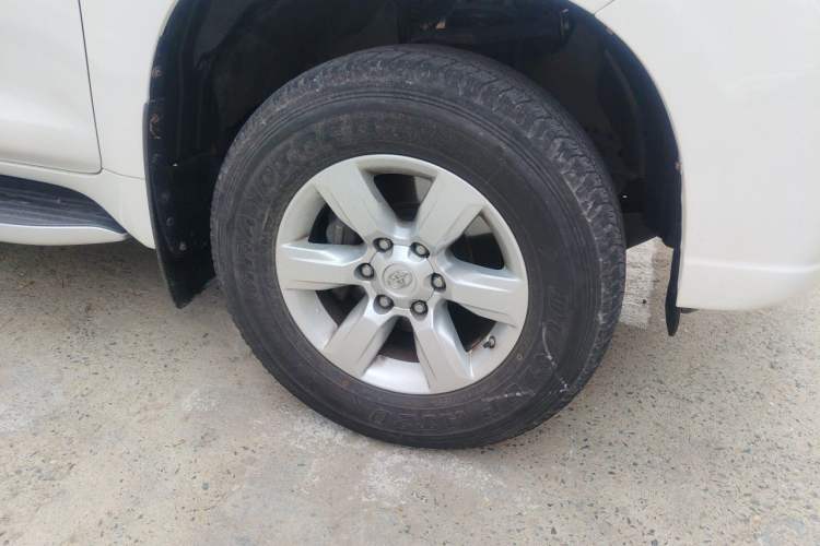Used Toyota Prado 2014 4.0L Automatic TX-L NAVI Right Front Wheel Hub