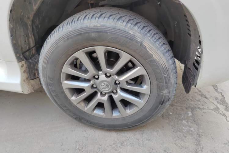 Used Toyota Prado 2014 4.0L Automatic TX-L Right Front Wheel Hub