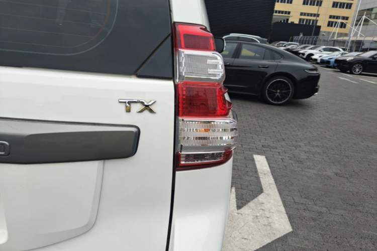 Used Toyota Prado 2014 4.0L Automatic TX-L Right Rear Taillight
