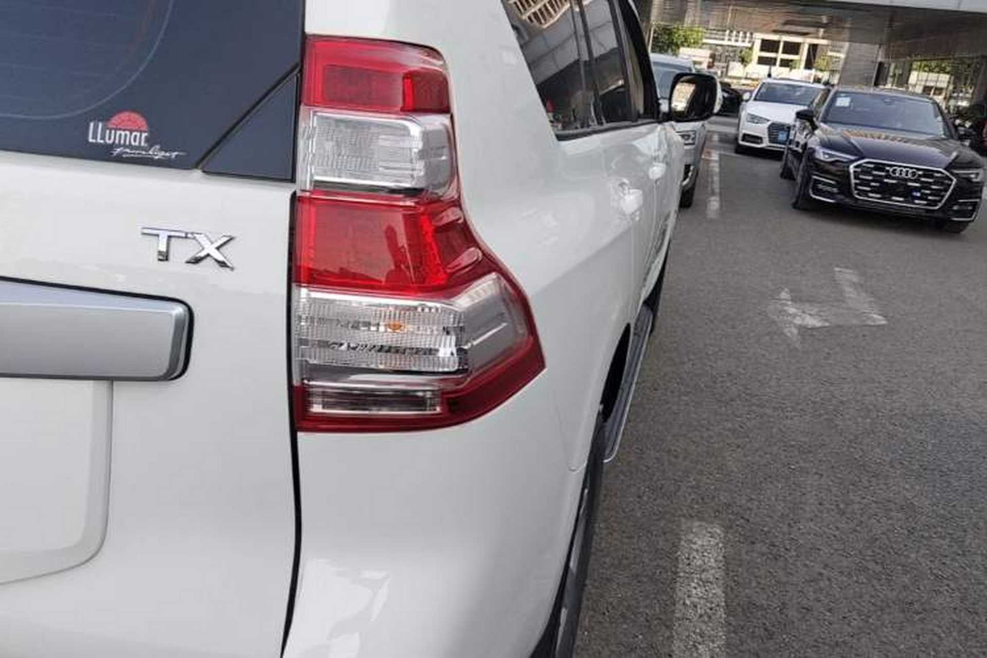 Used Toyota Prado 2014 4.0L Automatic TX-L NAVI Right Rear Taillight