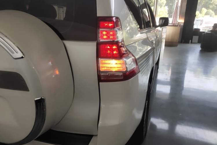 Used Toyota Prado 2014 4.0L Middle East Version Right Rear Taillight