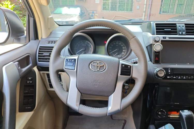 Used Toyota Prado 2014 2.7L Automatic Luxury Edition Steering Wheel