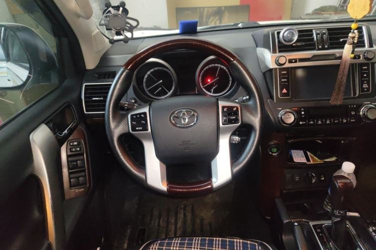 Used Toyota Prado 2014 4.0L Automatic TX-L Steering Wheel
