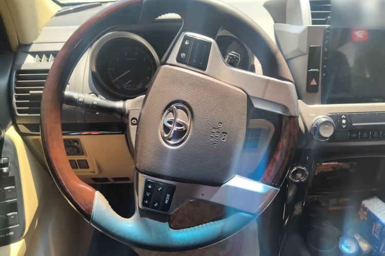 Used Toyota Prado 2014 2.7L Automatic Luxury Edition Steering Wheel