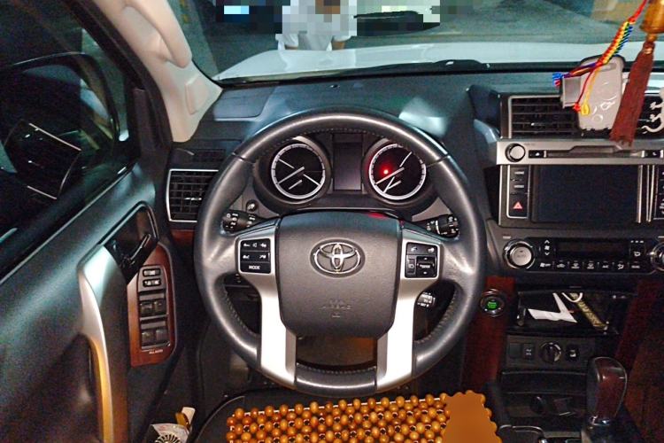 Used Toyota Prado 2014 4.0L Automatic TX-L Steering Wheel
