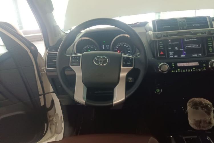 Used Toyota Prado 2014 4.0L Automatic TX-L NAVI Steering Wheel