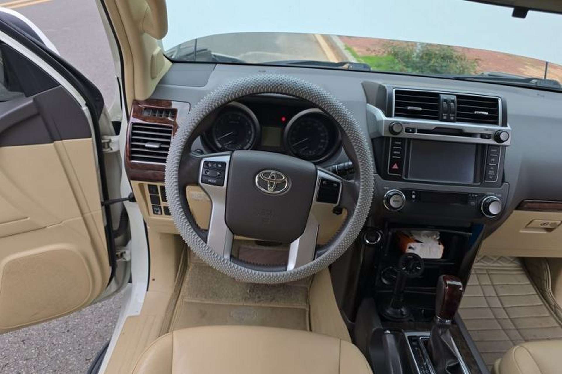 Used Toyota Prado 2014 2.7L Automatic Standard Edition Steering Wheel