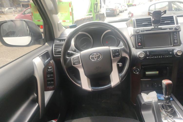 Used Toyota Prado 2014 4.0L Automatic TX-L NAVI Steering Wheel