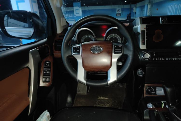 Used Toyota Prado 2014 2.7L Automatic Standard Edition Steering Wheel