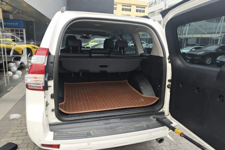 Used Toyota Prado 2014 4.0L Automatic TX-L Trunk
