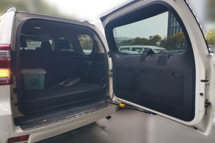 Used Toyota Prado 2014 4.0L Automatic TX-L NAVI Trunk