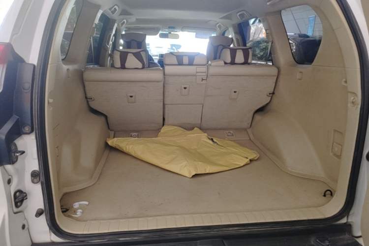 Used Toyota Prado 2014 2.7L Automatic Standard Edition Trunk