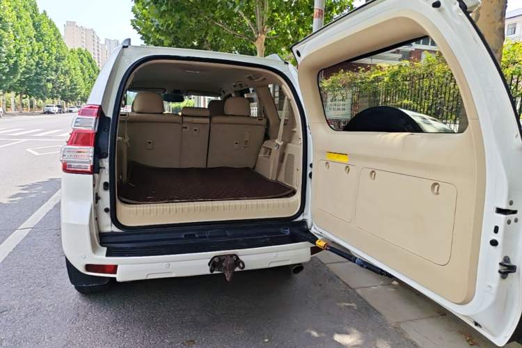 Used Toyota Prado 2014 2.7L Middle East Version Parallel Import Trunk