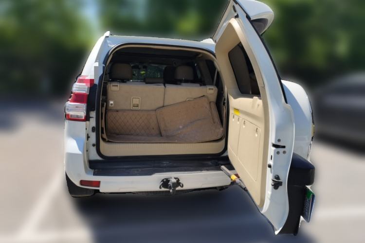 Used Toyota Prado 2014 2.7L Middle East Version Parallel Import Trunk