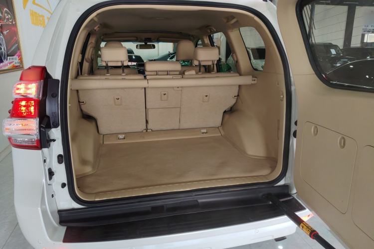 Used Toyota Prado 2014 2.7L Automatic Standard Edition Trunk