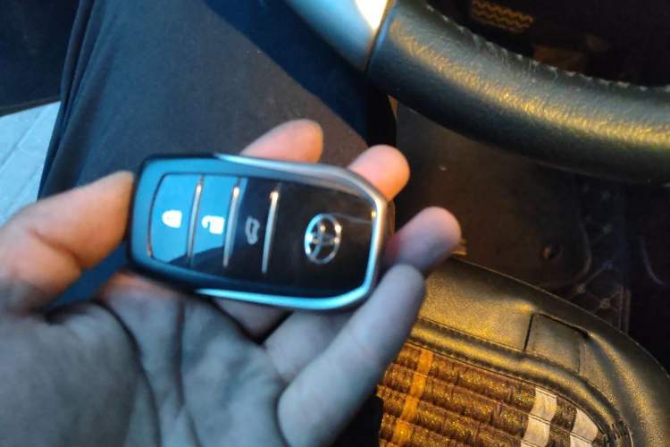 Used Toyota Prado 2014 4.0L Automatic TX-L Vehicle Key