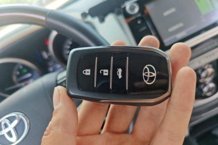 Used Toyota Prado 2014 4.0L Automatic VX NAVI Vehicle Key