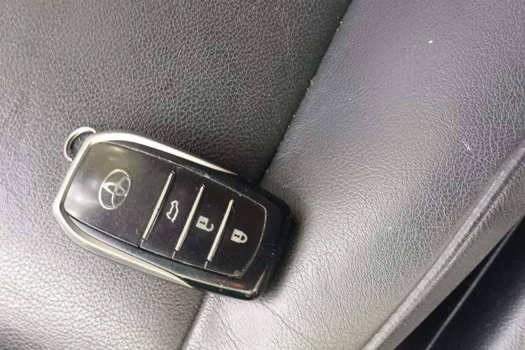 Used Toyota Prado 2014 4.0L Automatic TX-L Vehicle Key