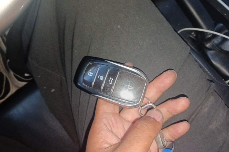 Used Toyota Prado 2014 4.0L Automatic TX-L Vehicle Key