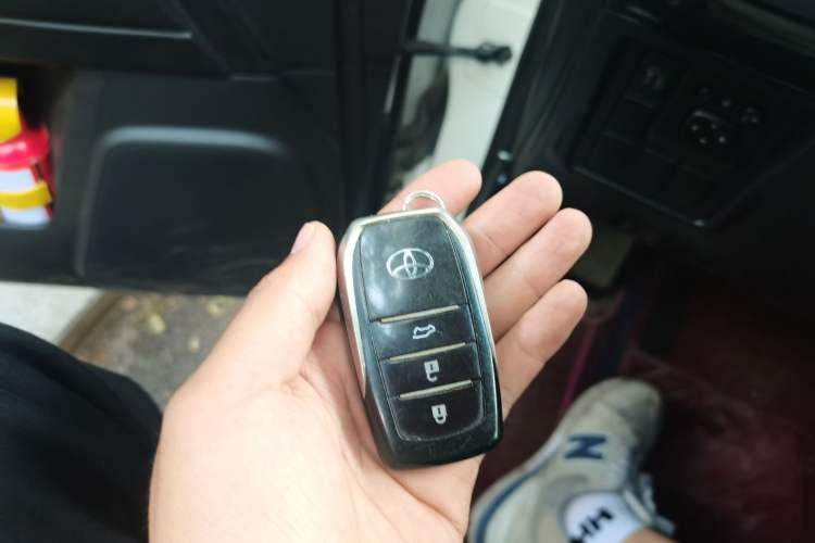 Used Toyota Prado 2014 2.7L Automatic Standard Edition Vehicle Key
