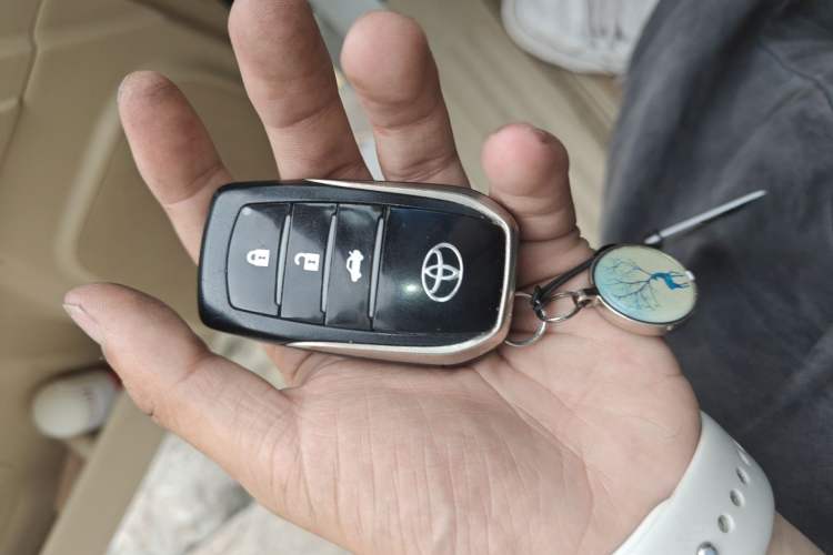 Used Toyota Prado 2014 4.0L Automatic TX-L Vehicle Key