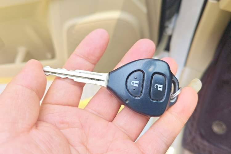 Used Toyota Prado 2014 2.7L Automatic Standard Edition Vehicle Key